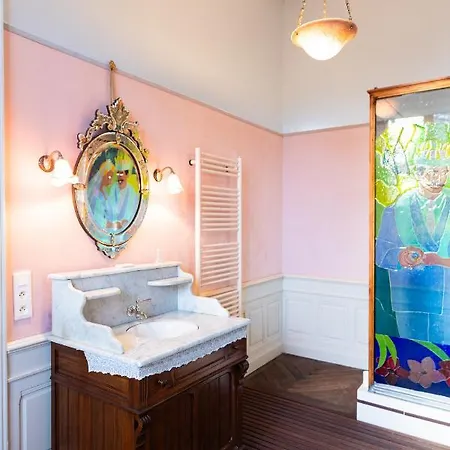 B&B Hotel-musee Bagatelle 아이라니