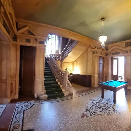 B&B Hotel-musee Bagatelle 아이라니